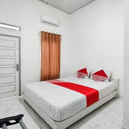 Oyo 92522 Gle Kost Syariah Hotell Jambi Exteriör bild