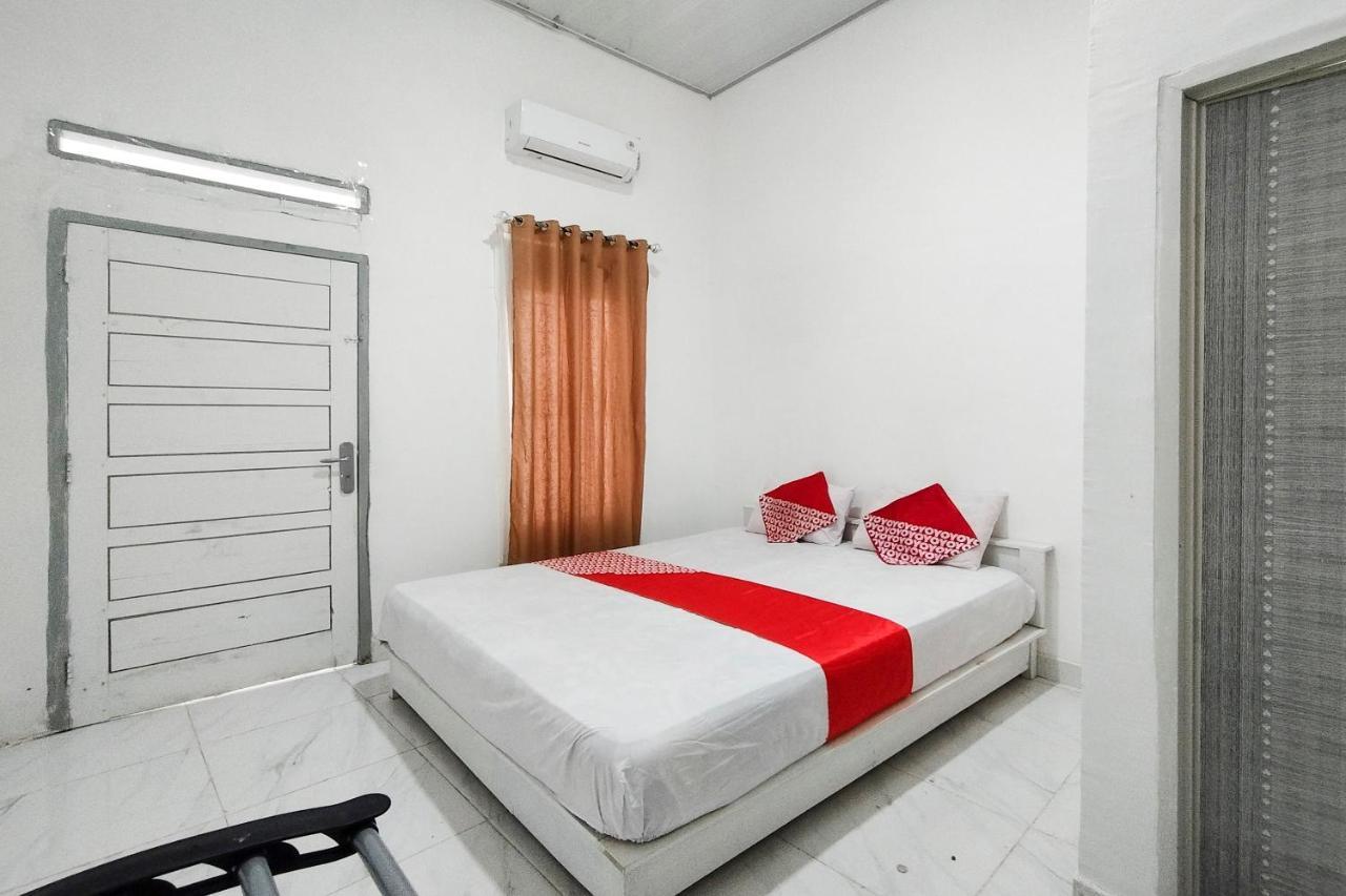 Oyo 92522 Gle Kost Syariah Hotell Jambi Exteriör bild