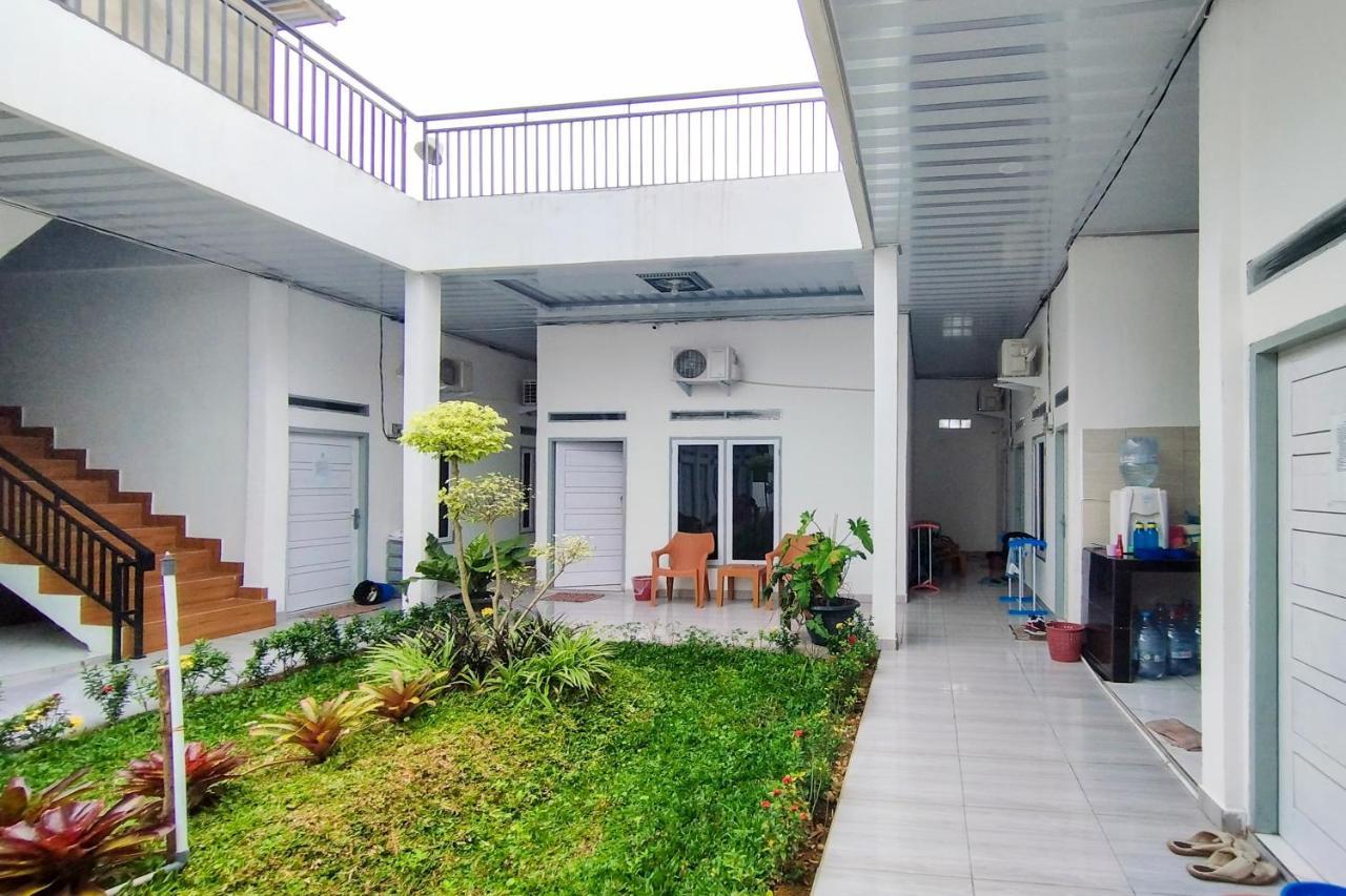 Oyo 92522 Gle Kost Syariah Hotell Jambi Exteriör bild