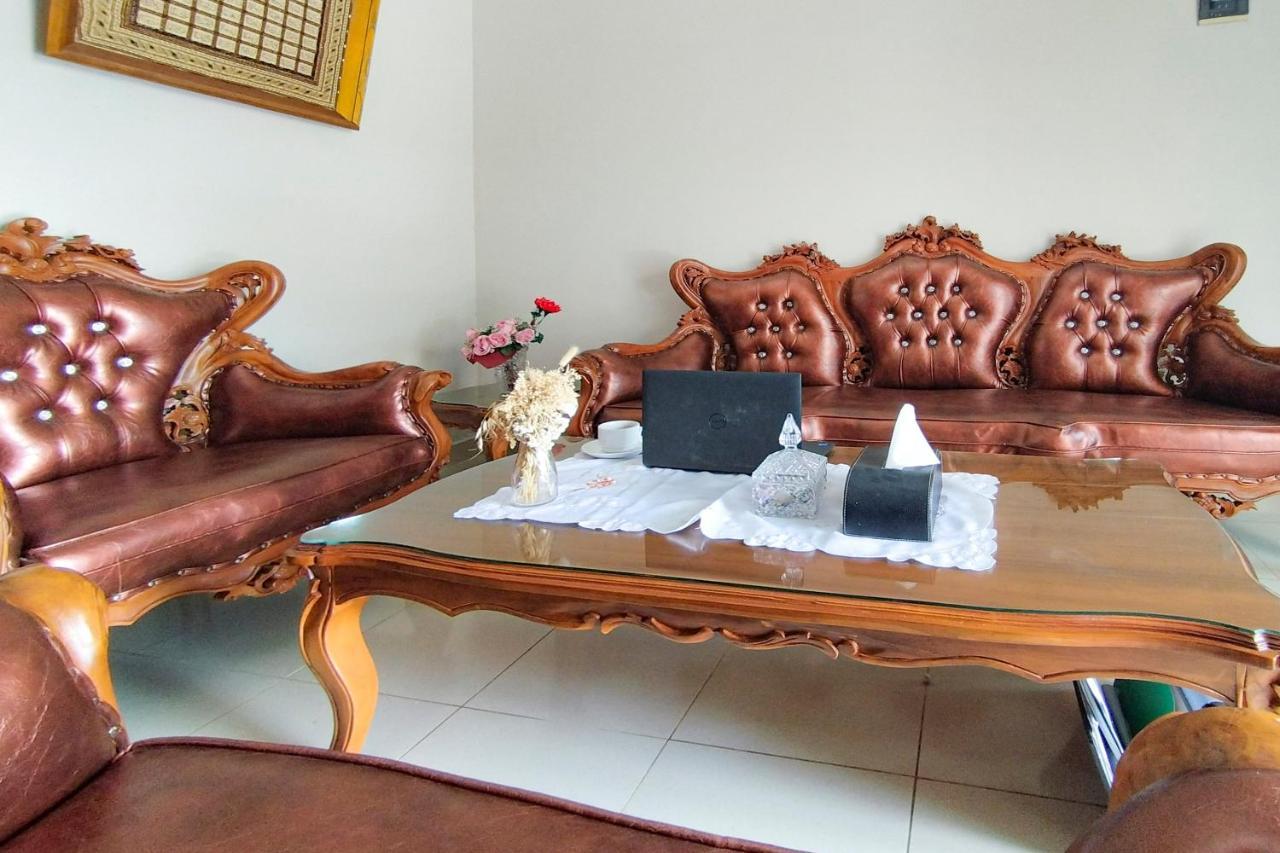 Oyo 92522 Gle Kost Syariah Hotell Jambi Exteriör bild