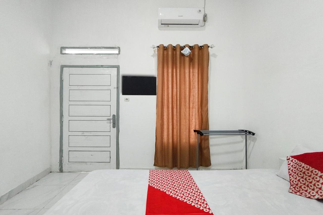 Oyo 92522 Gle Kost Syariah Hotell Jambi Exteriör bild